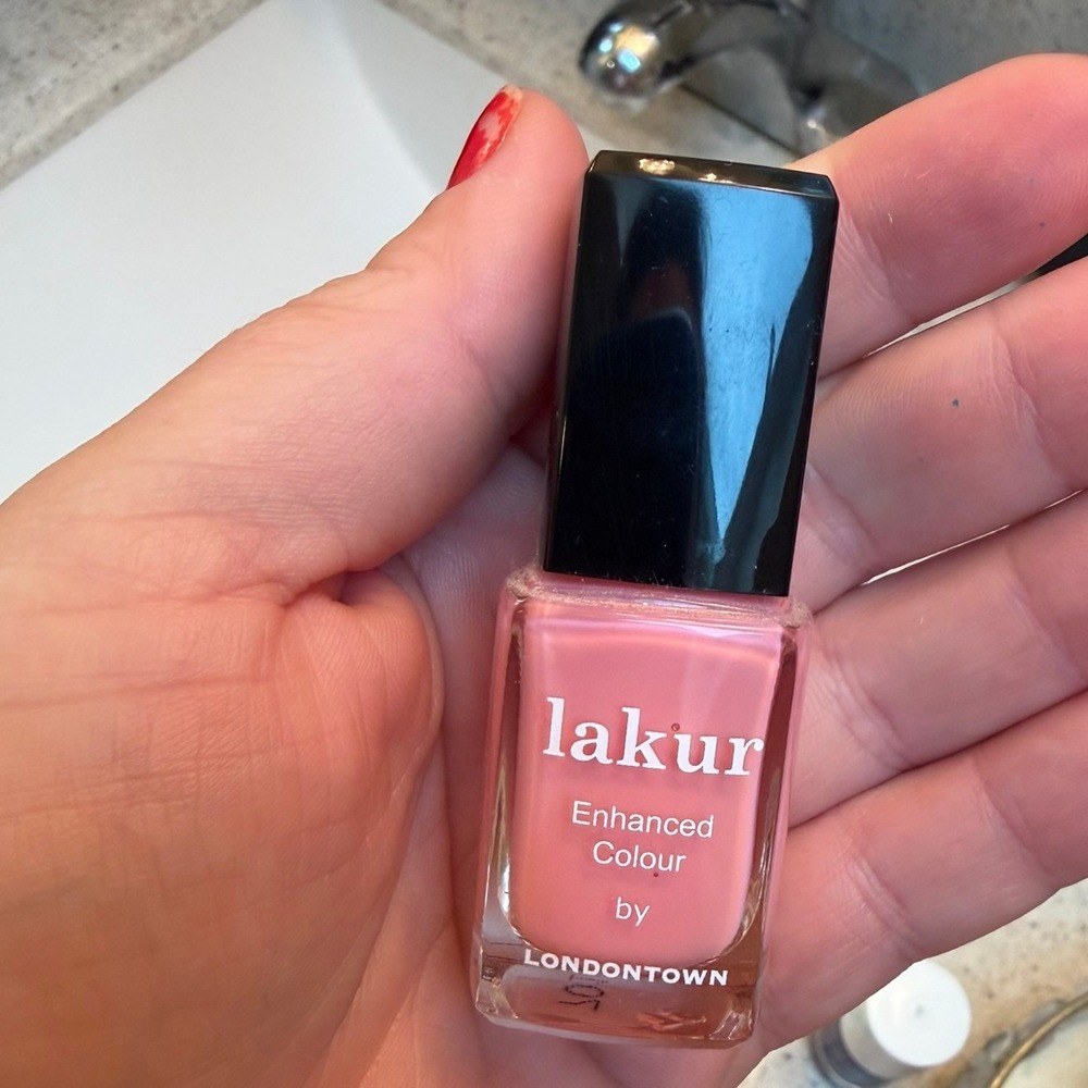 LONDONTOWN New Lakur Brit of Love Discontinued Rare Enhanced Colour Nail Polish